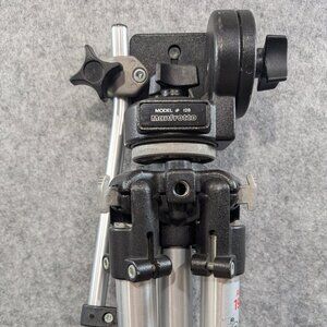 Manfrotto Art 190 Tripod with #128 fluid head - Aluminum legs Made In Italy